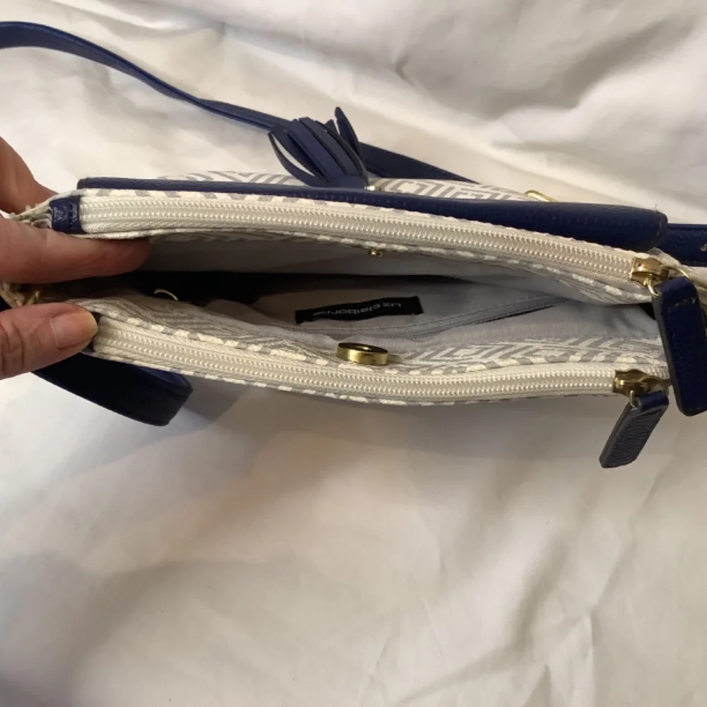 EUC Liz‎ Claiborne navy white crossbody bag